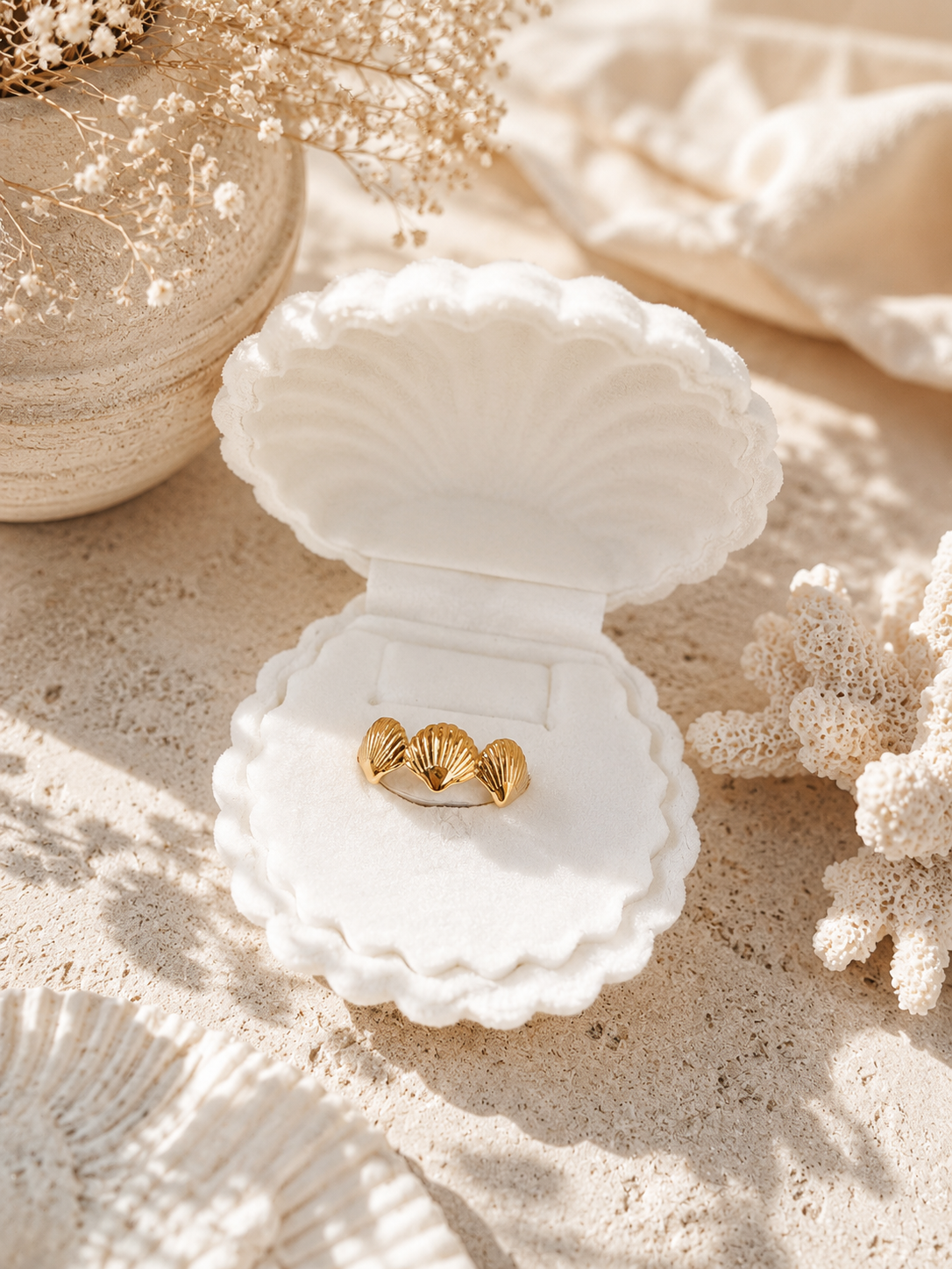 Seashell Kiss Ring | Gold
