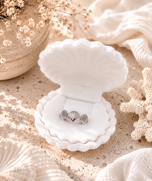 Seashell Kiss Ring | Silver