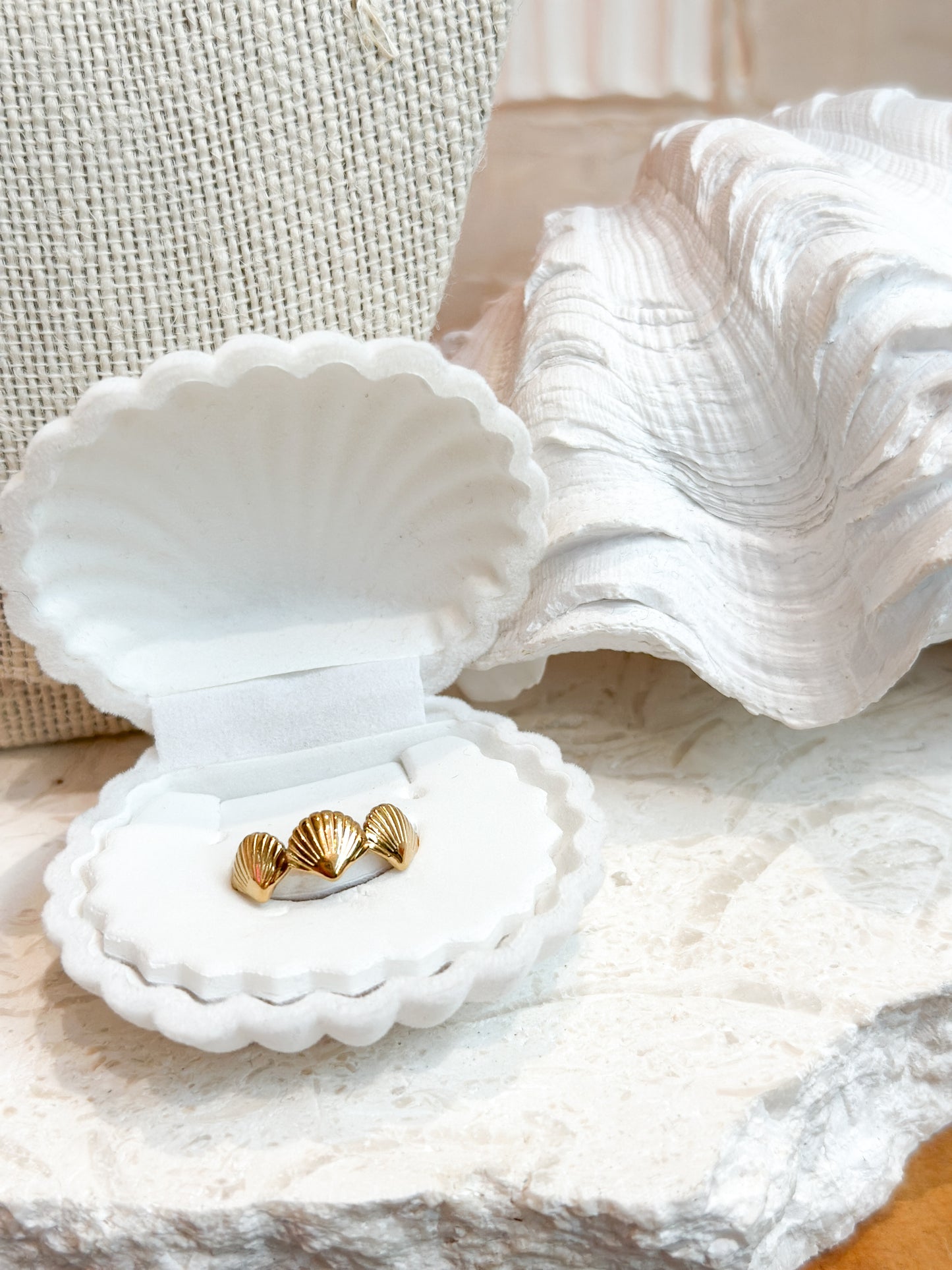 Seashell Kiss Ring | Gold